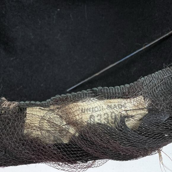 1950s Vintage Feather Tilt Hat Guinea Fowl Pheasant Vintage Percher Millinery - Picture 7 of 10